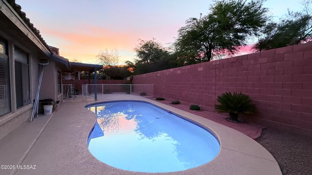 5585 N Moccasin Trail, Tucson, AZ 85750