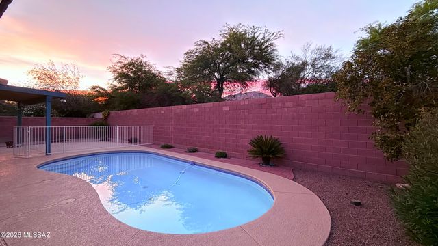 5585 N Moccasin Trail, Tucson, AZ 85750