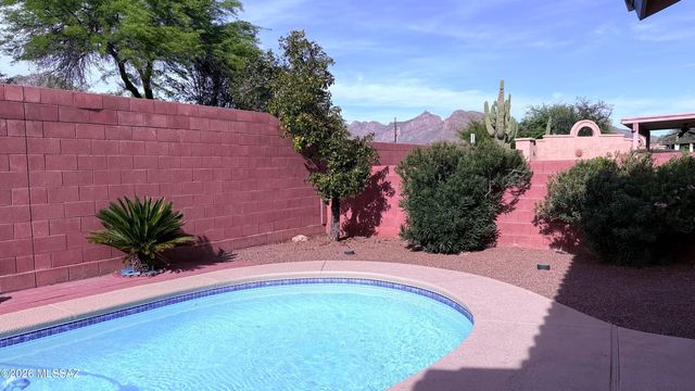 5585 N Moccasin Trail, Tucson, AZ 85750