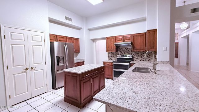 5585 N Moccasin Trail, Tucson, AZ 85750