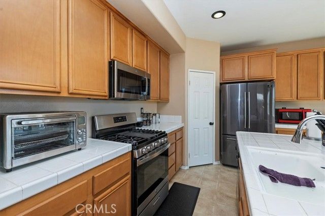 15165 Bluffside Lane, Victorville, CA 92394