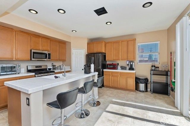 15165 Bluffside Lane, Victorville, CA 92394