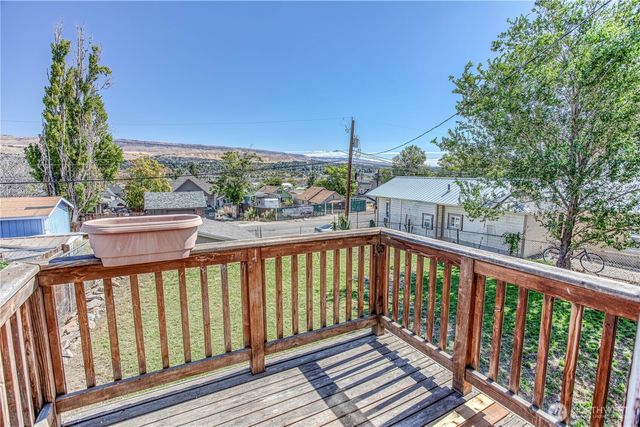 321 Malaga Avenue, Wenatchee, WA 98801