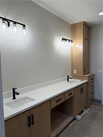 911 Savannah Lane, Greenwood, MO 64034