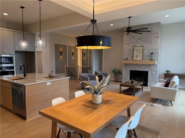 911 Savannah Lane, Greenwood, MO 64034