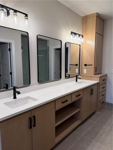 911 Savannah Lane, Greenwood, MO 64034