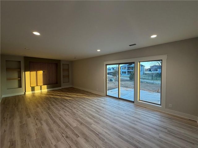 911 Savannah Lane, Greenwood, MO 64034