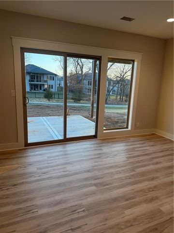 911 Savannah Lane, Greenwood, MO 64034