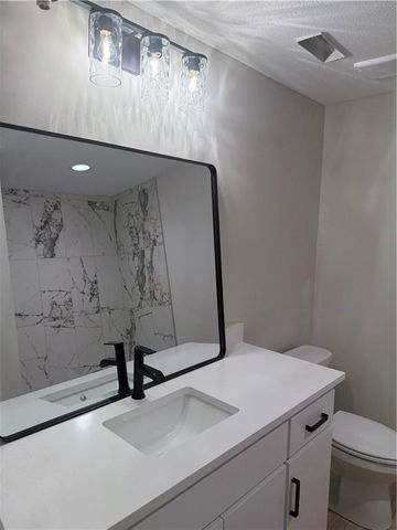 911 Savannah Lane, Greenwood, MO 64034