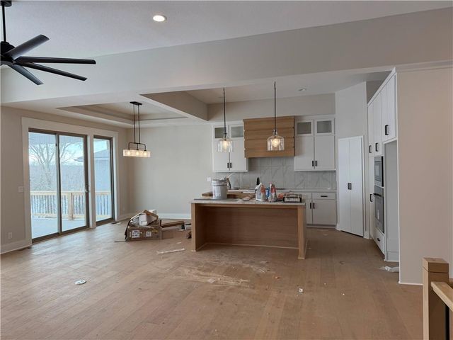 911 Savannah Lane, Greenwood, MO 64034