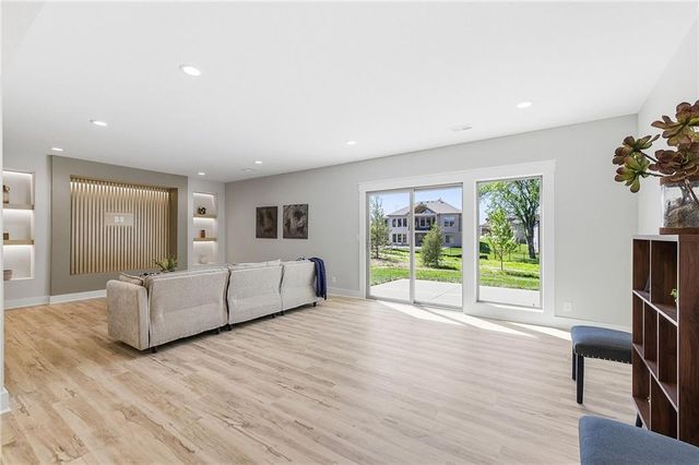 911 Savannah Lane, Greenwood, MO 64034