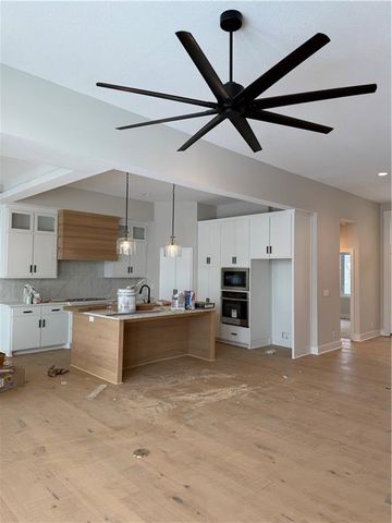 911 Savannah Lane, Greenwood, MO 64034