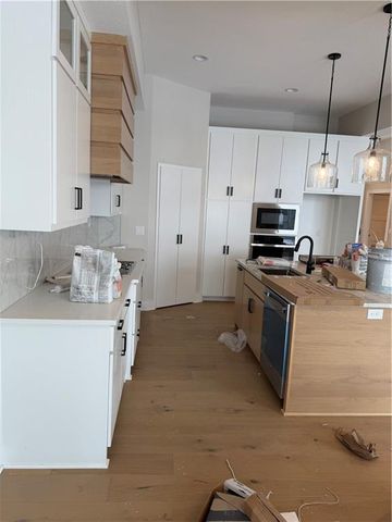 911 Savannah Lane, Greenwood, MO 64034