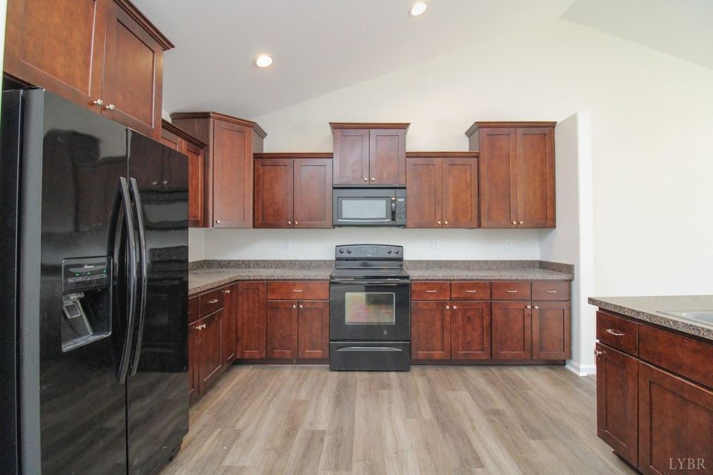 Image 5 of property listing at 268 Oak Spring Lane, Madison Heights, VA 24572