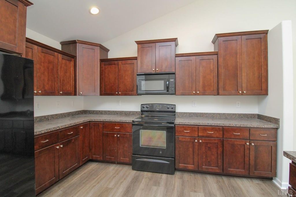 Image 6 of property listing at 268 Oak Spring Lane, Madison Heights, VA 24572