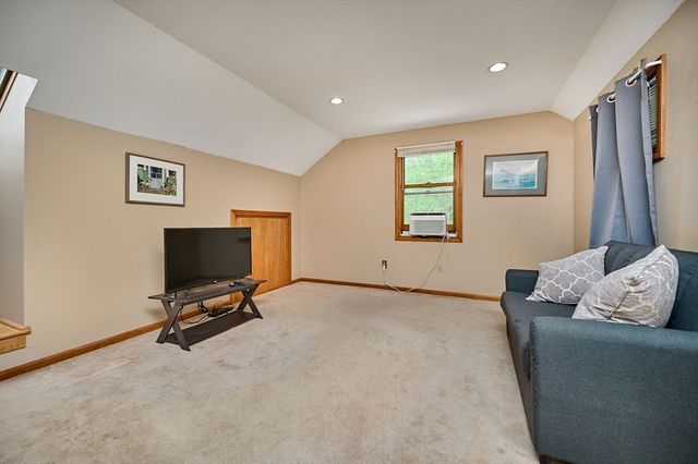 6 Pease Lane, Belchertown, MA 01007