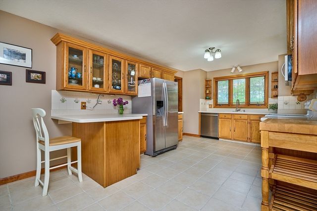 6 Pease Lane, Belchertown, MA 01007