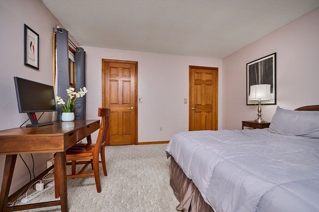 6 Pease Lane, Belchertown, MA 01007
