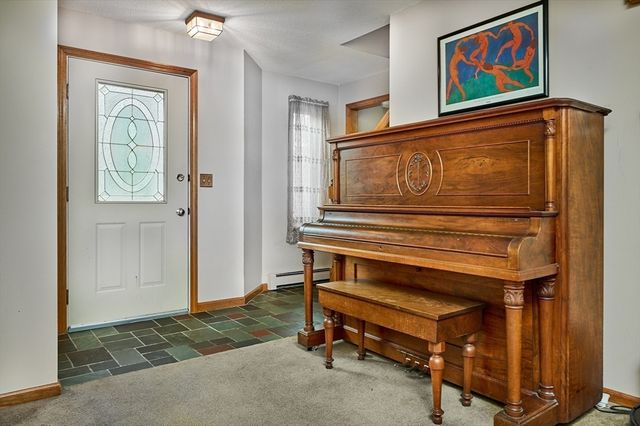 6 Pease Lane, Belchertown, MA 01007