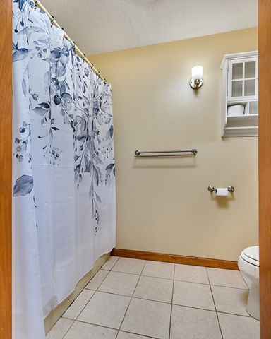 6 Pease Lane, Belchertown, MA 01007