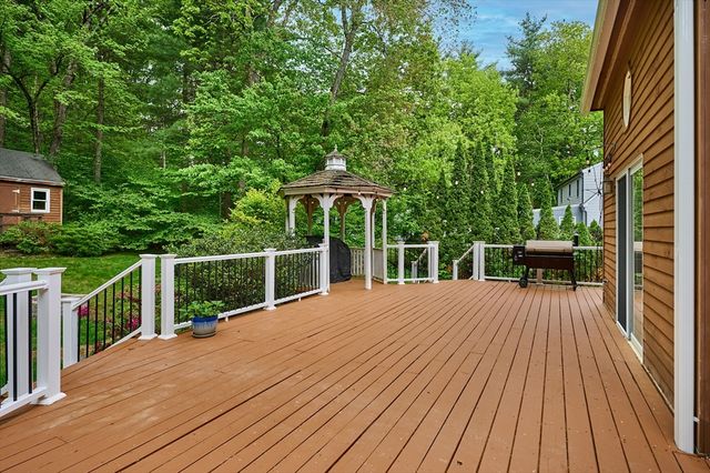6 Pease Lane, Belchertown, MA 01007