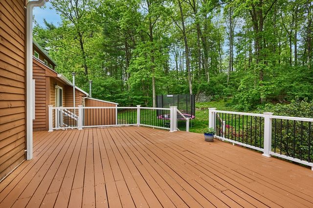 6 Pease Lane, Belchertown, MA 01007