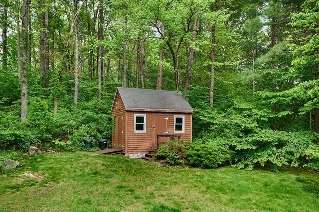 6 Pease Lane, Belchertown, MA 01007