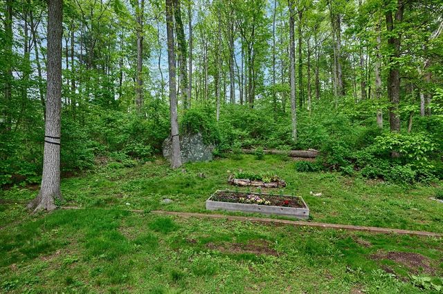 6 Pease Lane, Belchertown, MA 01007