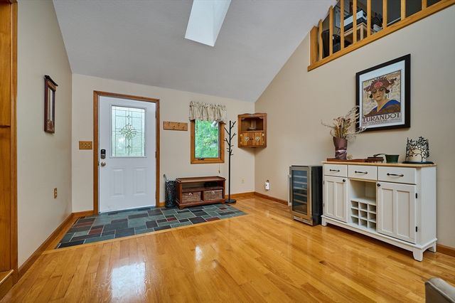 6 Pease Lane, Belchertown, MA 01007
