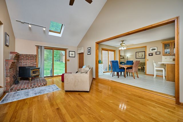 6 Pease Lane, Belchertown, MA 01007