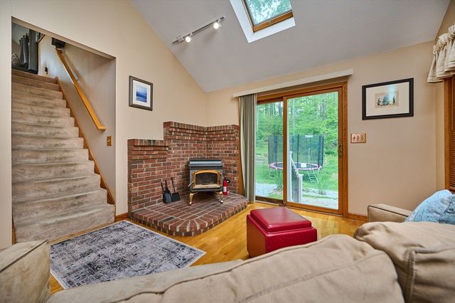 6 Pease Lane, Belchertown, MA 01007