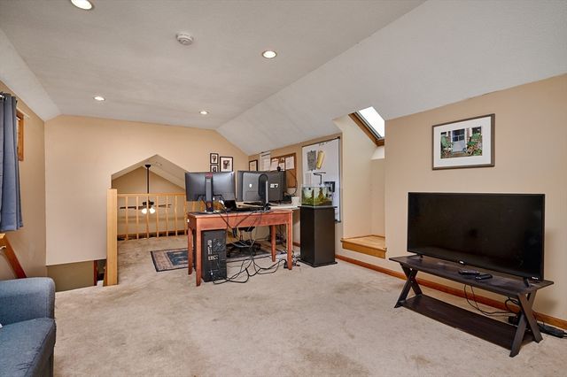 6 Pease Lane, Belchertown, MA 01007
