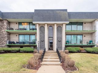 9120 S Pulaski Road 2W, Oak Lawn, IL 60453