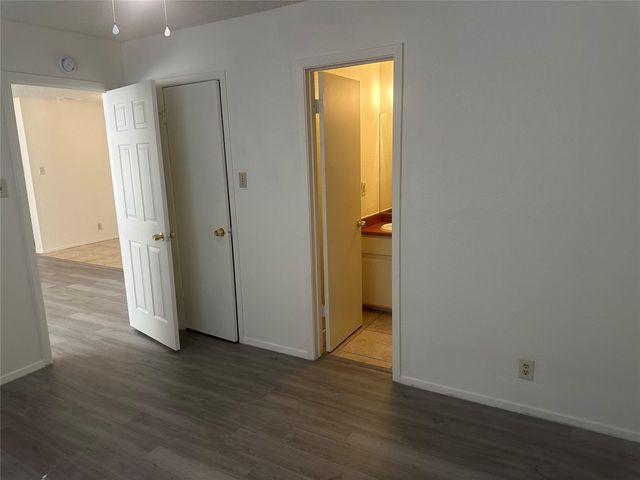2602 S Bagdad RD B, Leander, TX 78641
