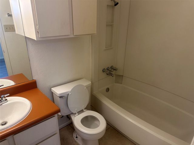 2602 S Bagdad RD B, Leander, TX 78641