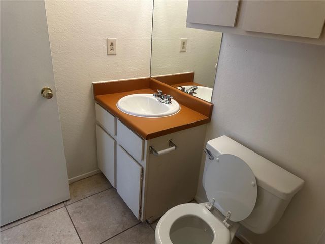 2602 S Bagdad RD B, Leander, TX 78641