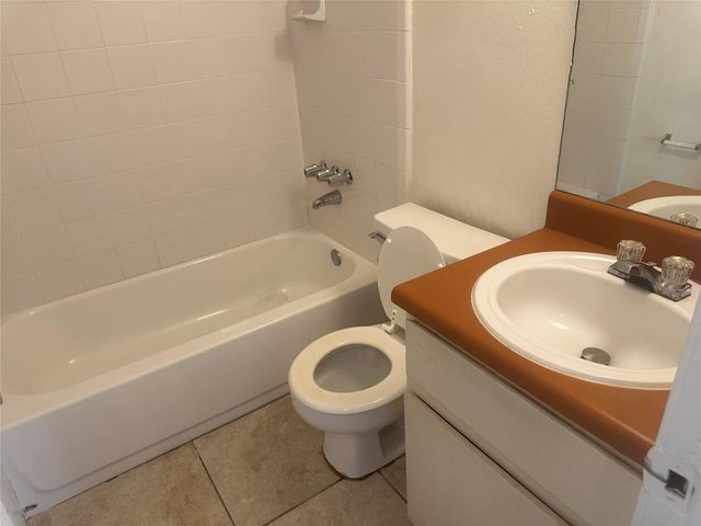 2602 S Bagdad RD B, Leander, TX 78641