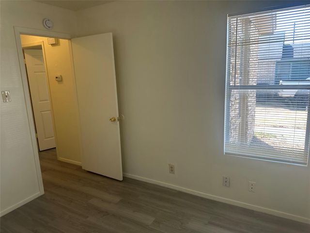 2602 S Bagdad RD B, Leander, TX 78641