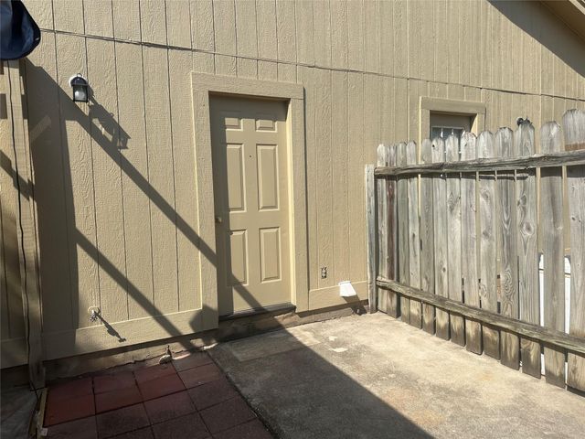 2602 S Bagdad RD B, Leander, TX 78641