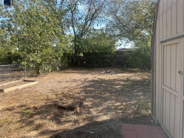 2602 S Bagdad RD B, Leander, TX 78641