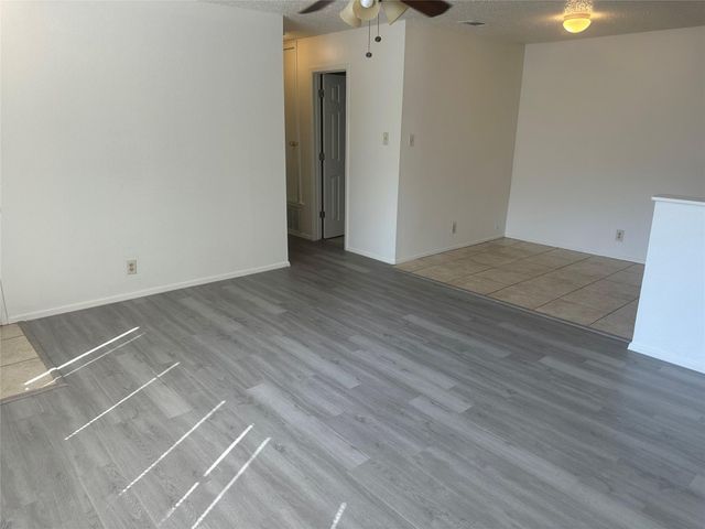 2602 S Bagdad RD B, Leander, TX 78641