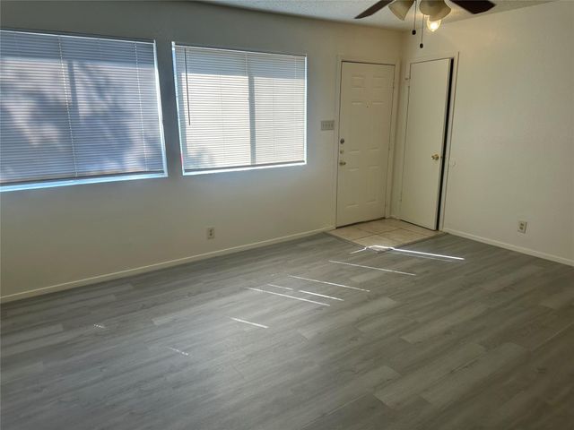 2602 S Bagdad RD B, Leander, TX 78641