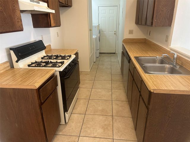 2602 S Bagdad RD B, Leander, TX 78641