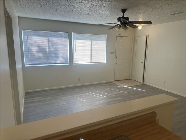 2602 S Bagdad RD B, Leander, TX 78641