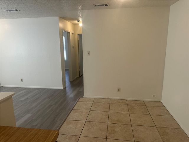 2602 S Bagdad RD B, Leander, TX 78641