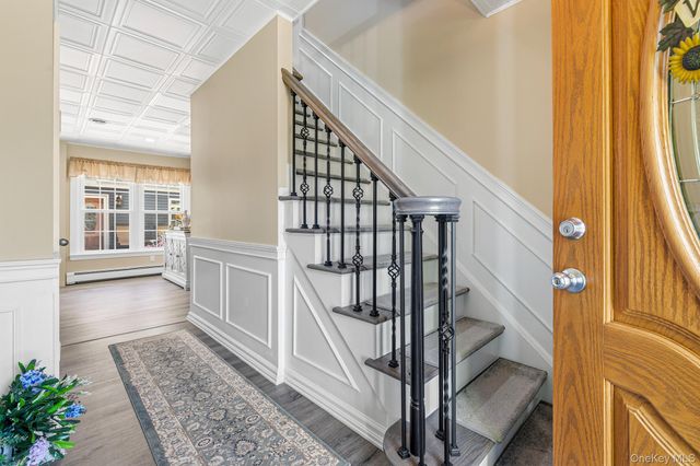 283 Pipe Stave Hollow Road, Miller Place, NY 11764