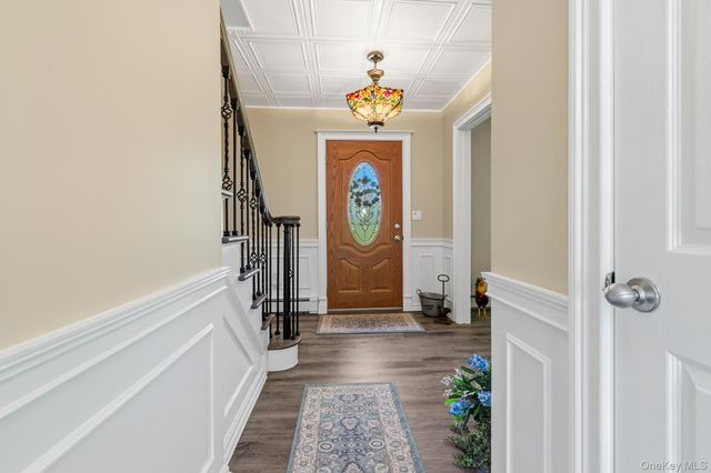 283 Pipe Stave Hollow Road, Miller Place, NY 11764