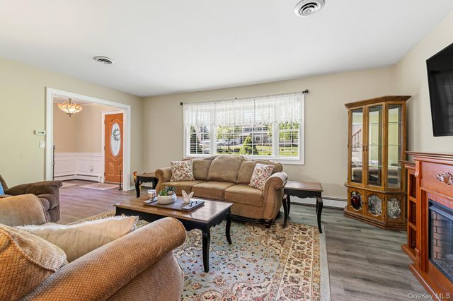 283 Pipe Stave Hollow Road, Miller Place, NY 11764