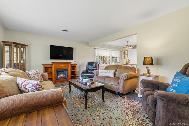 283 Pipe Stave Hollow Road, Miller Place, NY 11764