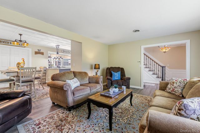 283 Pipe Stave Hollow Road, Miller Place, NY 11764